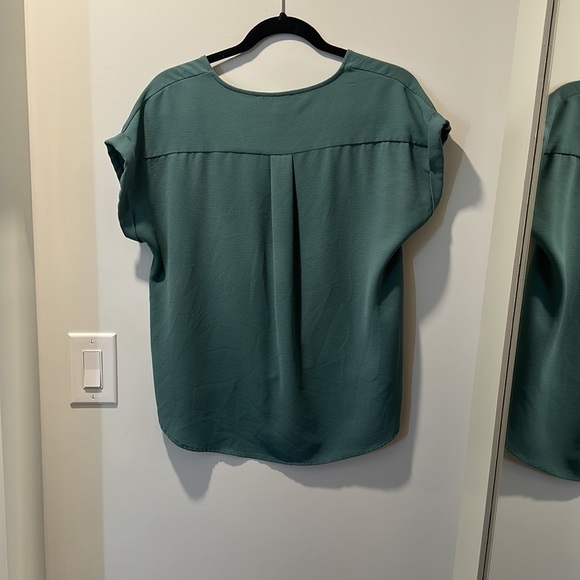 Flowy Green Knot Top - Picture 3 of 3